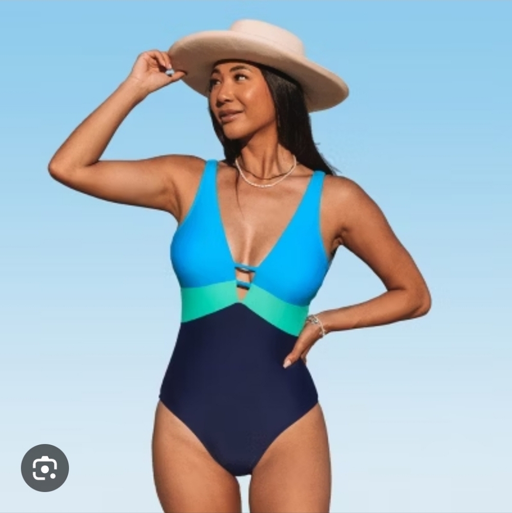 Cupshe Colorblock One-Piece Swimsuit - Blue, Green, and Navy